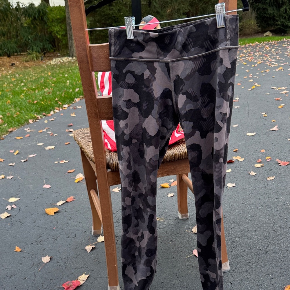 Athleta Kids Black and Gray Camouflage Leggings